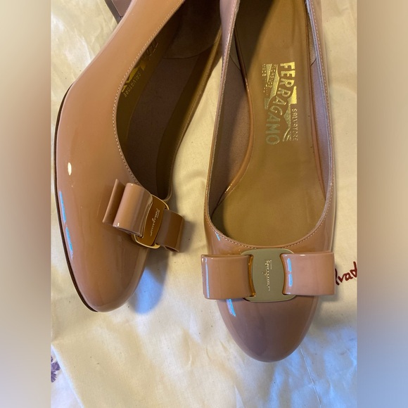 Ferragamo Vara Patent Pump - Picture 5 of 10
